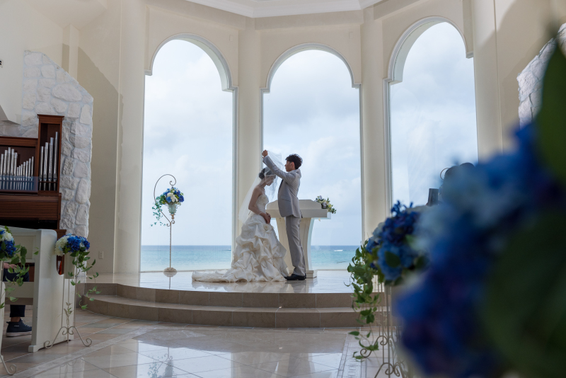 新郎様のベールアップ