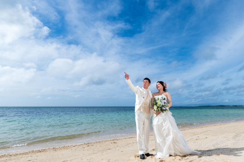 青空の下　白いドレスで