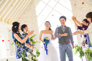 家族に見守られてチャペルフォト