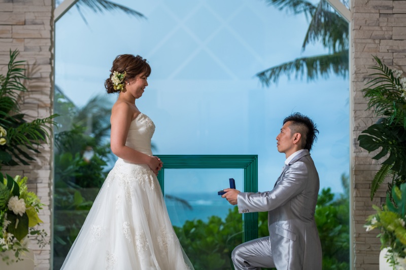 チャペルでプロポーズシーン