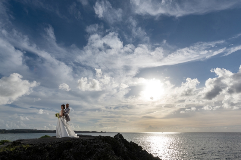 『ムーンビーチプレミアム＋サンセットフォト』★ムーンビーチでサンセット撮影★安心の衣裳追加料金なし★青空＆新婦美肌補正2万円分付