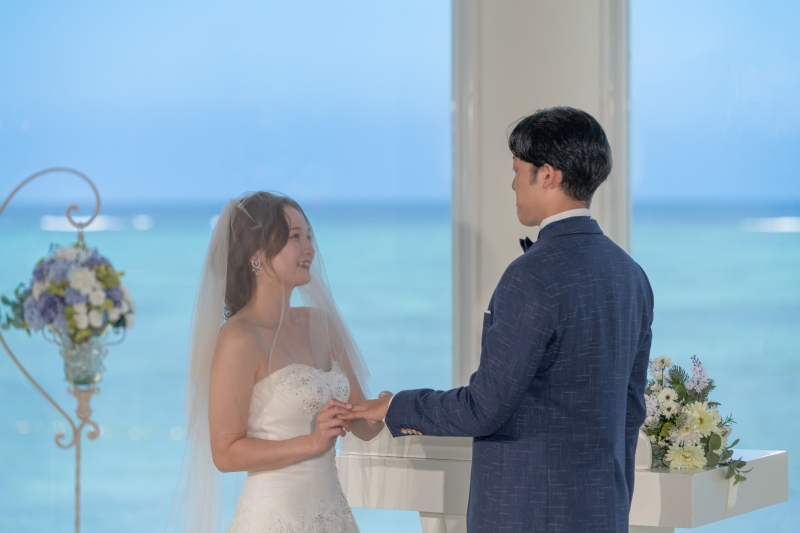 ◉安心の全衣装追加料金なし【恩納村チャペル&ビーチプラン】★リザンシーパークチャペルで挙式のような撮影★青空&美肌補正2万円分付