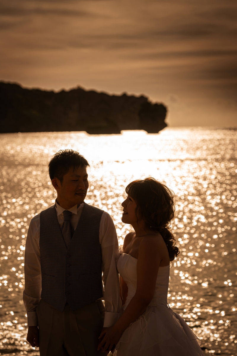 ◉安心の衣裳追加料金なし【おんなそんビーチフォト＋サンセットプラス】★サンセット撮影付！恩納村ビーチ★青空＆美肌補正2万円分付