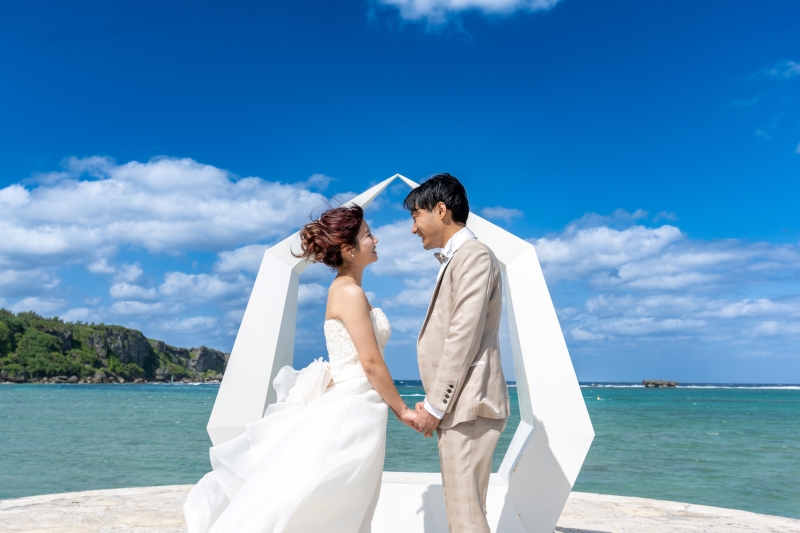 ★安心の衣裳追加料金なし【おんなそんビーチフォトデータプラン】★恩納村ビーチで撮影★青空＆新婦美肌補正2万円付！