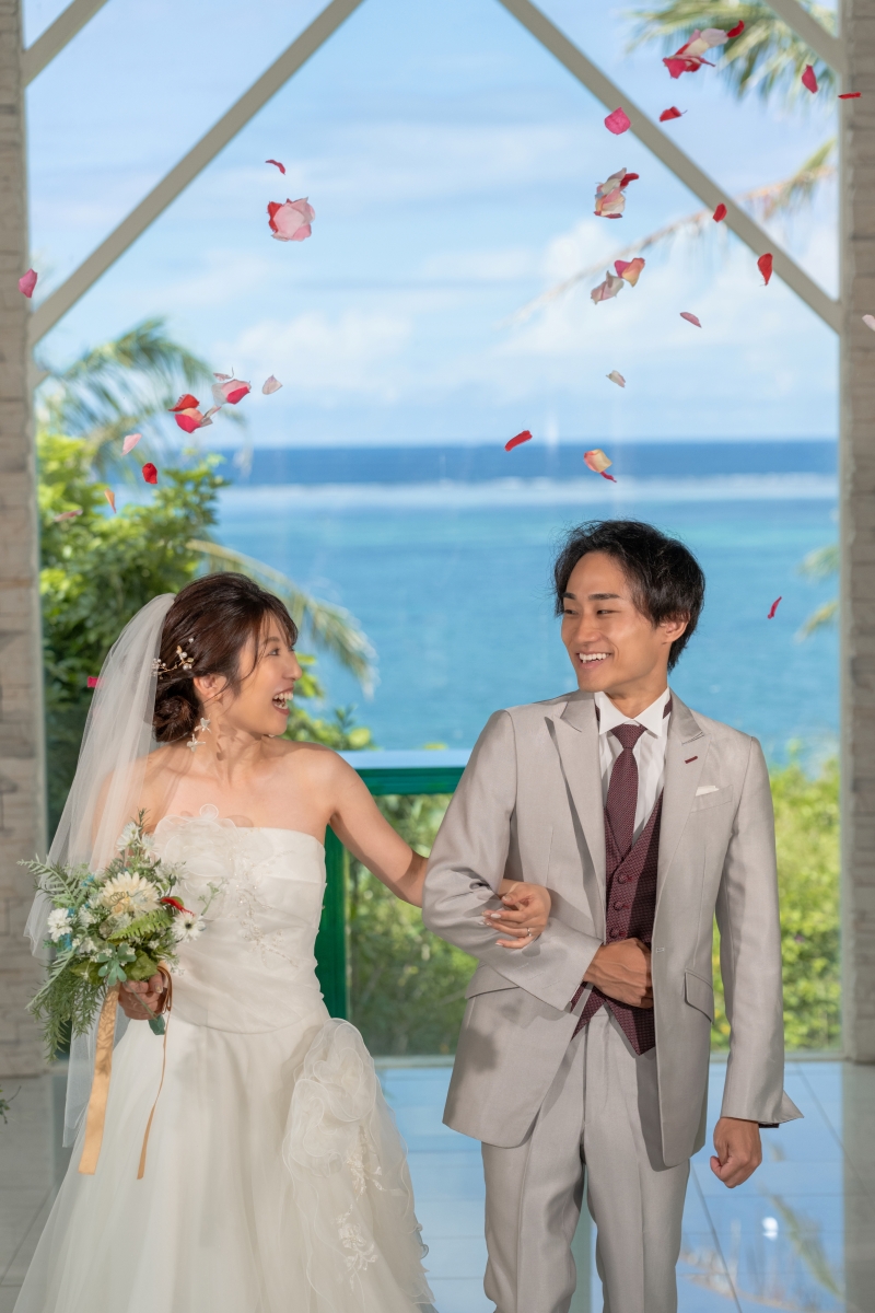 ◆安心の全衣裳追加料金なし【チャペル＆ビーチアルバムPKG】★アルバム付！ムーンビーチのチャペル★青空＆新婦美肌補正2万円分付