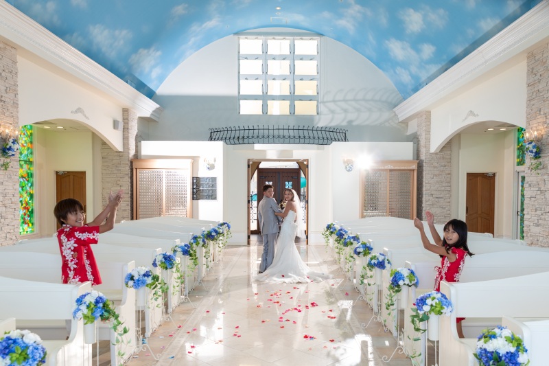 11周年記念★安心の衣裳追加代金なし【恩納村チャペル≪バウリニューアルプラン≫】★チャペルは2つから◉青空&美肌補正2万円分付