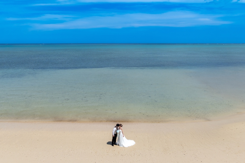 ◉安心の全衣装追加料金なし【おんなそんビーチフォト+ドローン撮影】★ビーチでドローン動画&写真付★青空&美肌補正OP2万円分付!