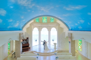 11周年＆2300組の実績のスタジオムーンで結婚式のような撮影「美しい写真を永遠に、楽しいフォトウエディングをリーズナブルに」