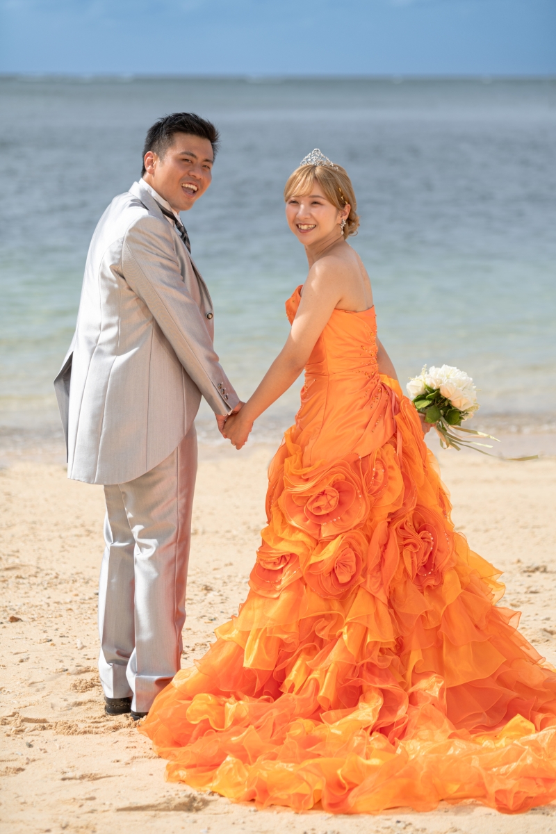 ◉安心の衣裳追加料金なし【チャペル＆ビーチドレスチェンジPKG】★リザンシーパークチャペルでドレス２着★青空＆美肌補正2万円分付