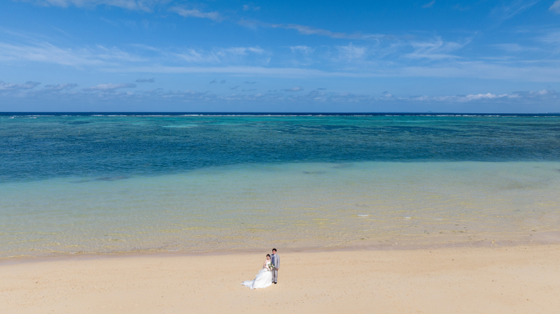 ★安心の衣裳追加料金なし【おんなそんビーチフォト＋ドローン撮影】◉ビーチでドローン動画＆写真付◉青空＆美肌補正2万円分付！