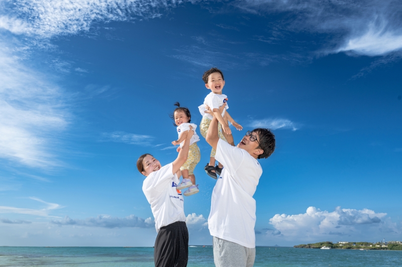 『おんなそんビーチファミリーフォト』★私服で家族写真/『私服でカップル撮影&エンゲージフォト』青空&お顔美肌補正2万円→0円
