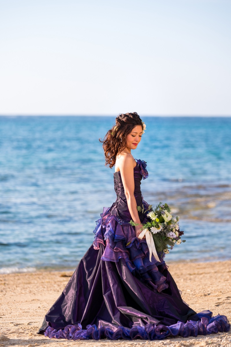 ◆安心の全衣裳追加料金なし【チャペル＆ビーチドレスチェンジPKG】★ムーンビーチのチャペルでドレス２着★青空＆美肌補正2万円分付