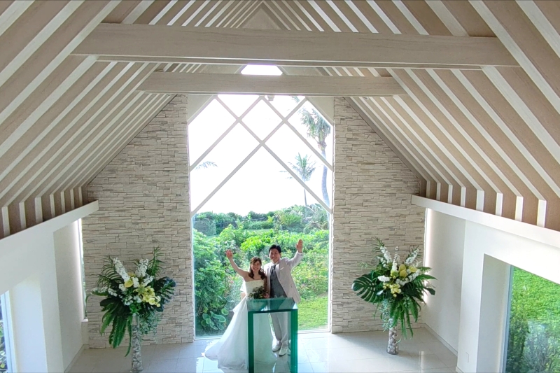 11周年記念◉8月撮影&ドローン1C特典◉安心の全衣装追加料金なし【結婚式のようなチャペル&ビーチプラン】青空&美肌補正2万円付