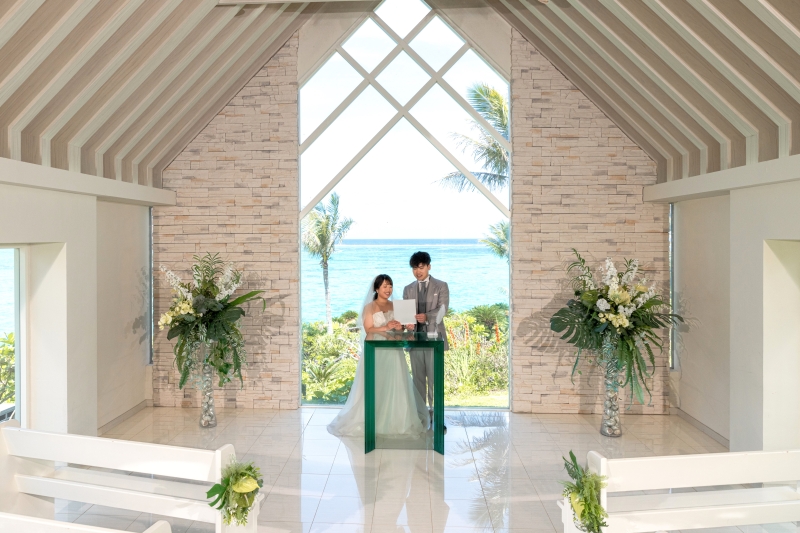 『チャペル＆ビーチプラン』★ムーンビーチのチャペルで結婚式のような撮影★安心の衣装追加料金なし！青空＆お顔美肌補正2万円分付！