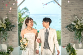 11周年記念◉安心の衣裳追加料金なし【恩納村ビーチ＆チャペルフルパッケージ 】★ドレス2着・ドローン撮影・美肌補正・アルバム3冊