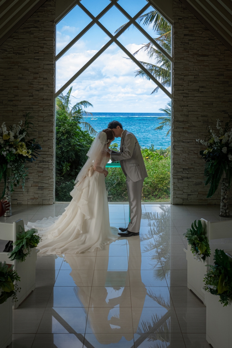11周年記念★２＆3月撮影限定★安心の衣装追加料金なし【恩納村で結婚式のようなチャペル＆ビーチプラン】◉青空＆美肌補正2万円分付