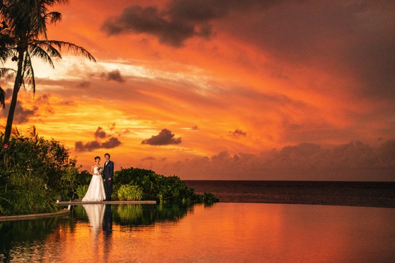 ◉安心の全衣装追加料金なし【ムーンビーチプレミアム＋サンセットフォト】★ムーンビーチでサンセット撮影★青空＆新婦美肌補正2万円付