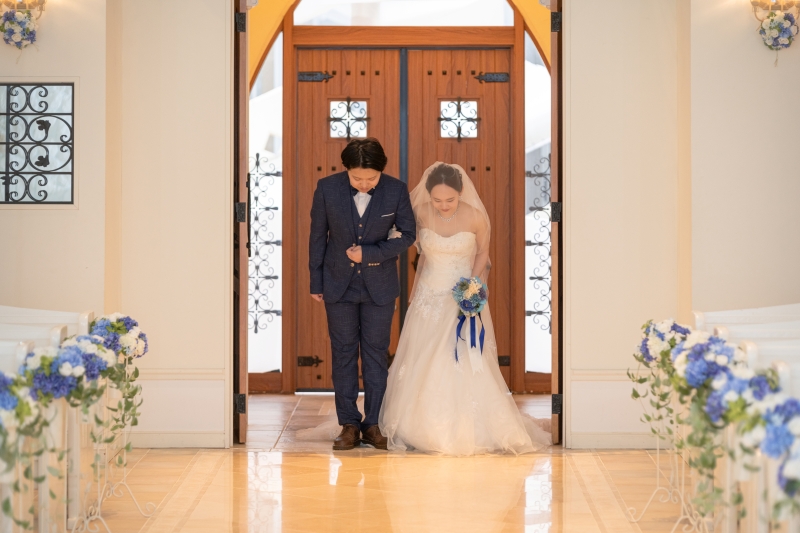 ◆安心の全衣裳追加料金なし【恩納村チャペル＆ビーチプラン】★リザンシーパークチャペルで挙式のような撮影★青空＆美肌補正2万円分付