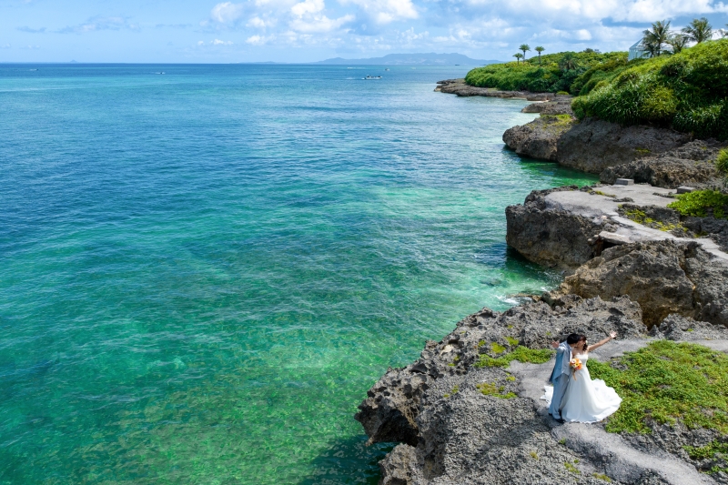 11周年記念◉衣装追加料金なし【結婚式のようなムーンビーチチャペル&ビーチプラン】★ドローン撮影・青空&美肌補正データ100C付