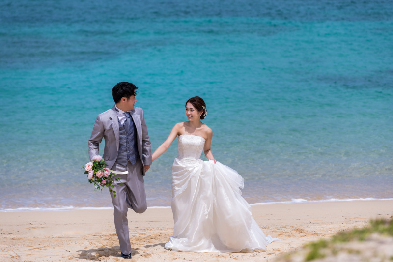 ★安心の衣裳追加料金なし【おんなそんビーチフォトデータプラン】★恩納村ビーチで撮影★青空＆新婦美肌補正2万円付！