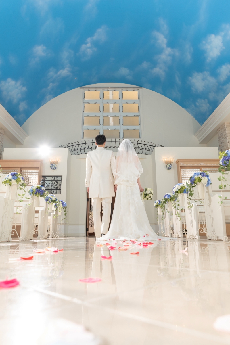 『恩納村チャペル＆ビーチプラン』★リザンシーパークチャペルで結婚式のような撮影★安心の衣装追加料金なし！青空＆美肌補正2万円分付