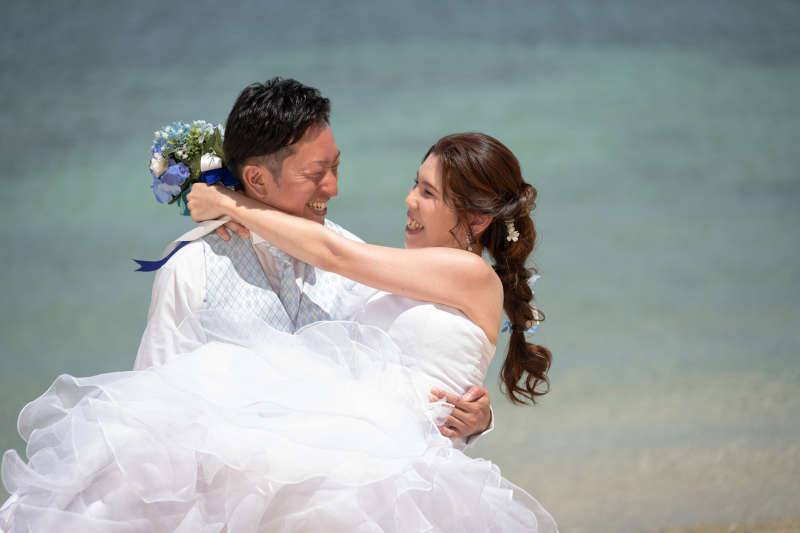 『おんなそんビーチフォトデータプラン』★補正データ付!恩納村ビーチで撮影★安心の衣装追加料金なし!青空&美肌補正2万円分付!