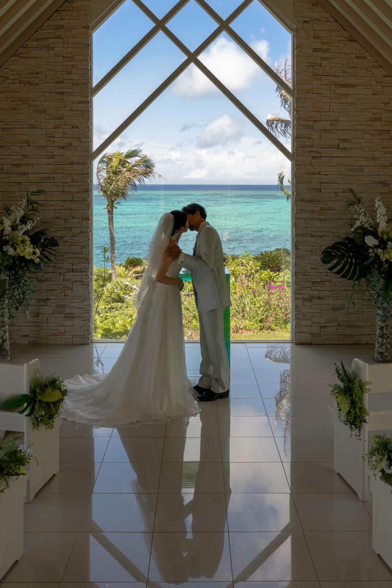11周年記念★2月までの撮影★安心の衣装追加料金なし『恩納村で結婚式のようなチャペル＆ビーチプラン』★青空＆美肌補正2万円分付