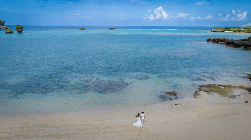 ◆安心の全衣裳追加料金なし【おんなそんビーチフォト＋ドローン撮影】★ビーチでドローン動画＆写真付★青空＆美肌補正OP2万円分付！