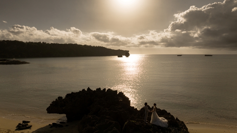 ★安心の衣裳追加料金なし【おんなそんビーチフォト＋ドローン撮影】◉ビーチでドローン動画＆写真付◉青空＆美肌補正2万円分付！