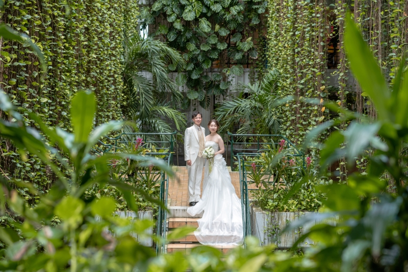 ◉安心の全衣装追加料金なし【チャペル＆ビーチアルバムPKG】★アルバム付！ムーンビーチのチャペル★青空＆新婦美肌補正2万円分付