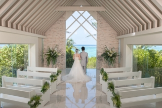 11周年＆2300組の実績のスタジオムーンで結婚式のような感動的な撮影「美しい写真を永遠に、楽しいフォトウエディングを」