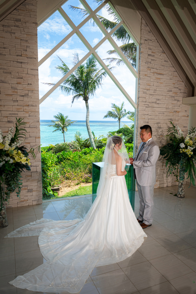 『チャペル&ビーチ+ドローン』★ドローン写真動画付!ムーンビーチのチャペル★安心の衣装追加料金なし!青空&お顔美肌補正2万円分付