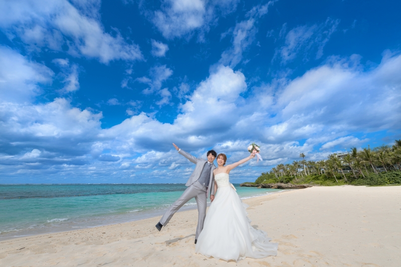 ★安心の衣裳追加料金なし【ムーンビーチプレミアムフォト】★ムーンビーチ、ガーデン、ホテル館内撮影付★青空＆新婦美肌補正2万円分付