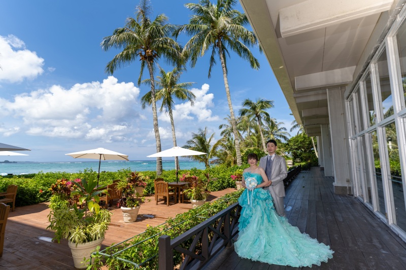 『チャペル＆ビーチドレスチェンジPKG』★ドレス２着！ムーンビーチのチャペル★安心の衣装追加料金なし！青空＆美肌補正2万円分付！