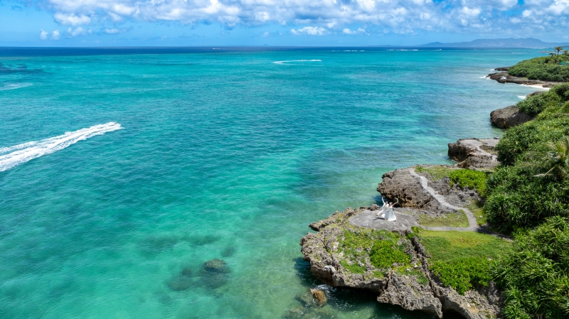 11周年記念『結婚式のような恩納村チャペル＆ビーチプラン』★ドローン撮影・青空＆美肌補正データ100C付★衣裳追加料金なし