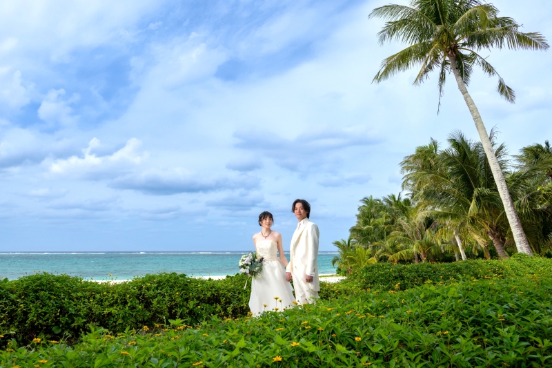 ◆安心の全衣裳追加料金なし【ムーンビーチプレミアムフォト】★ムーンビーチ、ガーデン、ホテル館内撮影★青空＆新婦美肌補正2万円分付