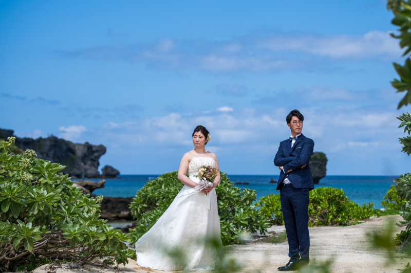 『おんなそんビーチフォトデータプラン』★恩納村ビーチで撮影★安心の衣裳追加料金なし★青空&新婦美肌補正2万円付!