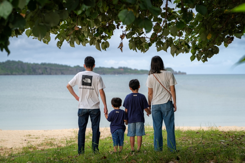 『おんなそんビーチファミリーフォトプラン』★私服で家族写真★カップルで私服ビーチ&エンゲージフォト★青空&美肌補正2万円分付