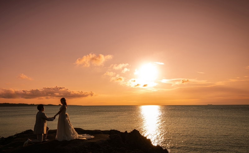 ◉安心の衣裳追加料金なし【ムーンビーチプレミアム＋サンセットフォト】★ムーンビーチでサンセット撮影★青空＆新婦美肌補正2万円分付