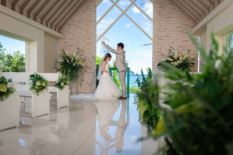 『チャペル&ビーチプラン』★ムーンビーチのチャペルで結婚式のような撮影★安心の衣装追加料金なし!青空&お顔美肌補正2万円分付!