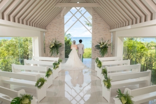 11周年＆2200組の実績のスタジオムーンで結婚式のような感動的な撮影「美しい写真を永遠に、楽しいフォトウエディングを」