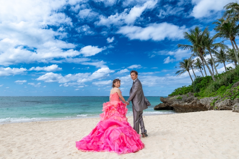 ★安心の衣裳追加料金なし【恩納村チャペル＆ビーチプラン】◉ムーンビーチのチャペルで結婚式のような撮影◉青空＆美肌補正2万円分付！