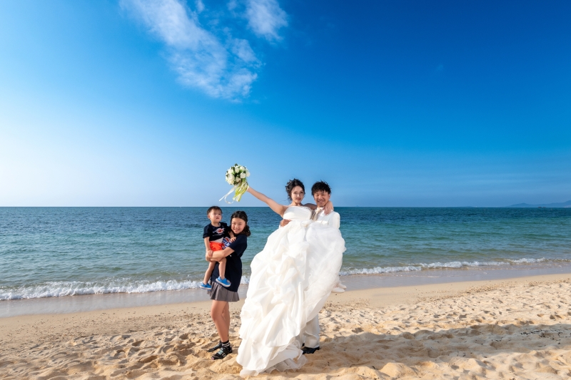 11周年記念★安心の衣裳追加代金なし【恩納村チャペル≪バウリニューアルプラン≫】★チャペルは2つから◉青空&美肌補正2万円分付