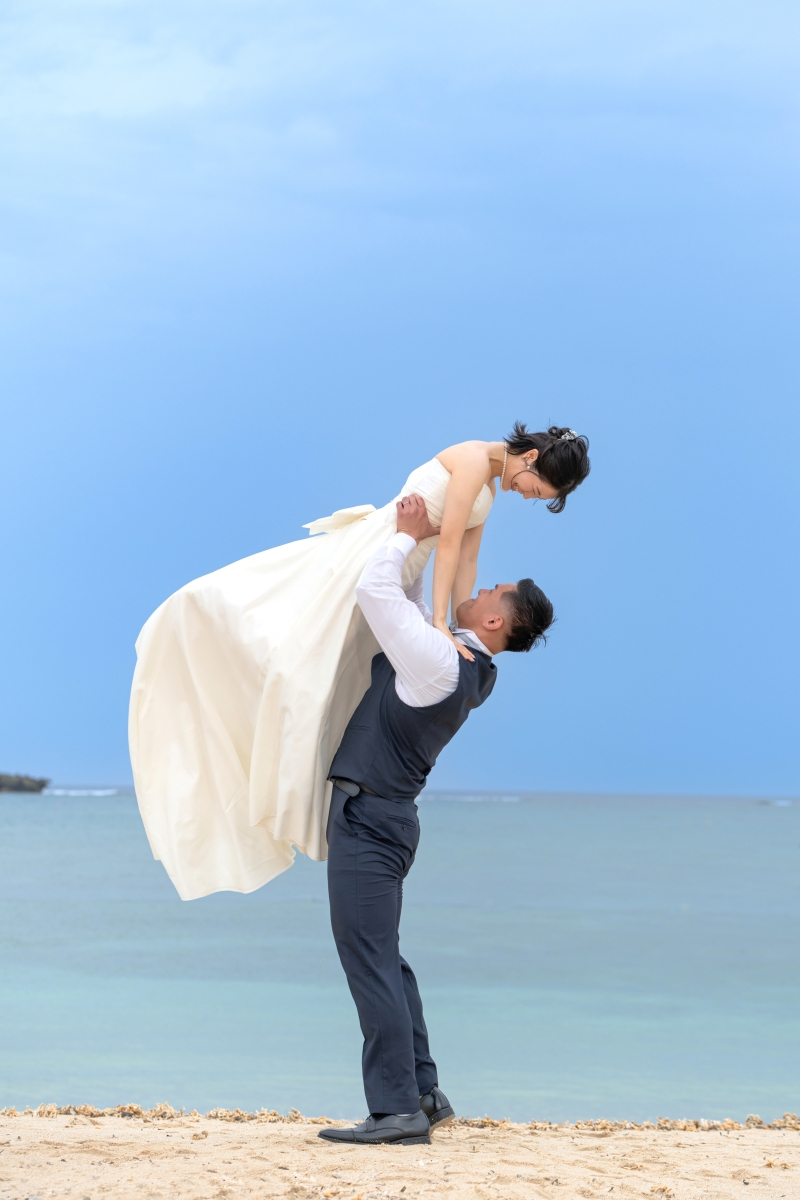 『おんなそんビーチフォトデータプラン』早得90★1万円オフ！恩納村ビーチで撮影★安心の衣装追加料金なし！青空＆美肌補正2万円分付