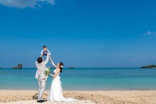 『おんなそんビーチフォトファミリーパッケージ』★ビーチでお子様＆家族との撮影★安心の衣裳追加料金なし★青空＆美肌補正2万円分付！