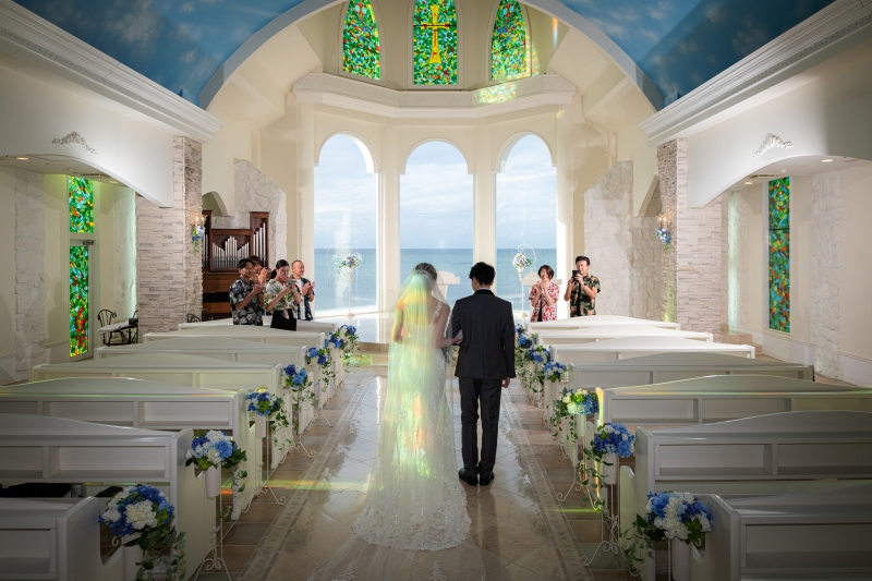 11周年記念◉5-6月撮影ドローン1C特典◉安心の衣裳追加料金なし【結婚式のようなチャペル＆ビーチプラン】青空＆美肌補正2万円付