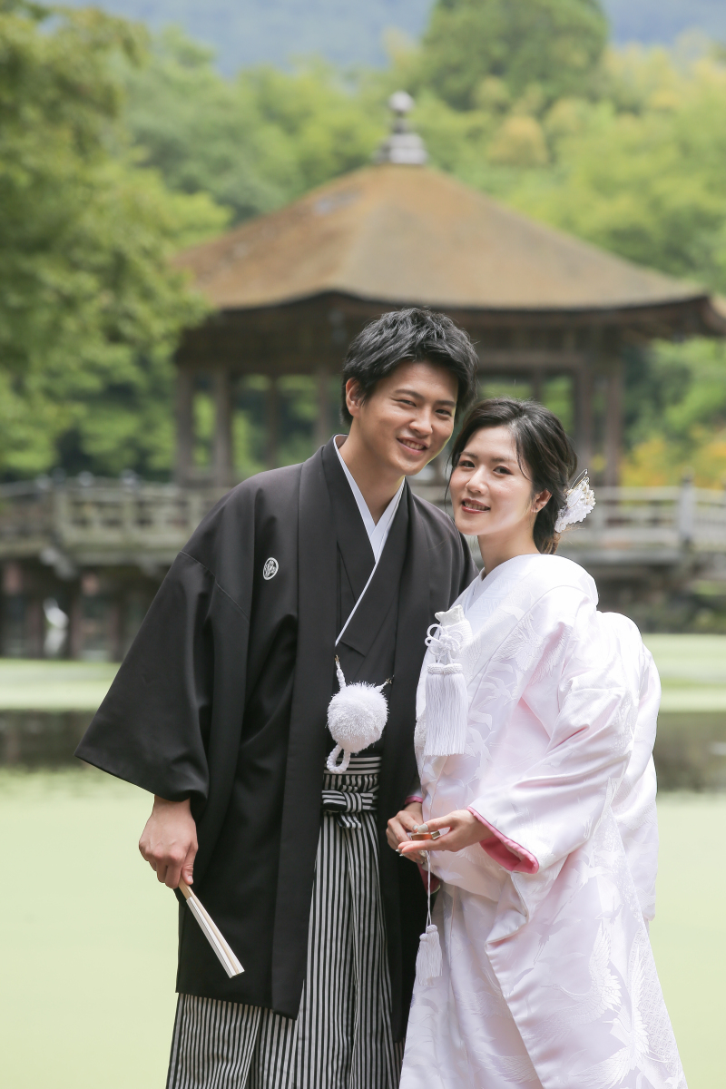 浮見堂をバックに