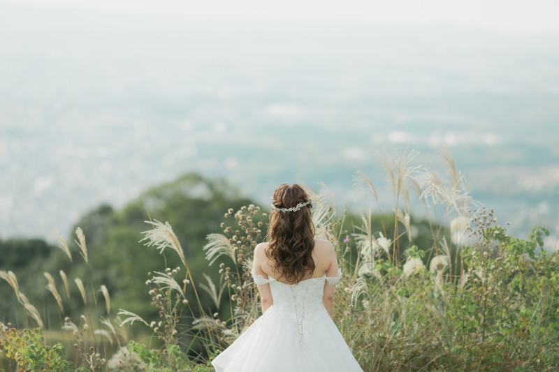 後ろ姿からも幸せオーラ