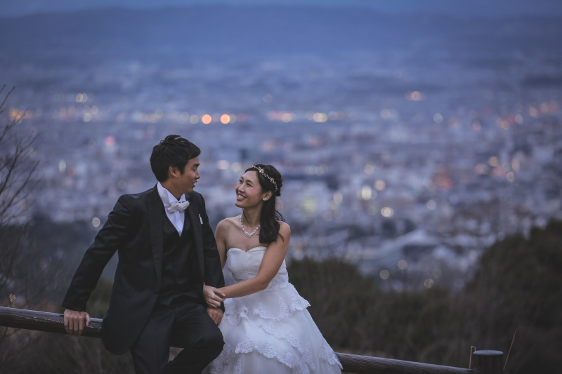 街灯りに照らされて