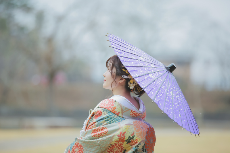 最後は和傘をつかって